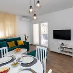Lovely In With House Sea View Apartment *