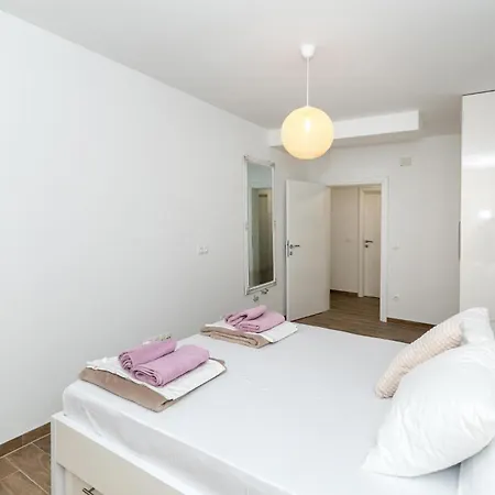 Appartamento Awesome In With House Sea View Komarna