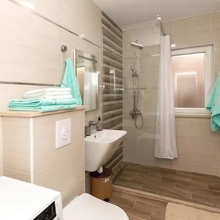 3 Bedroom In Apartament Komarna