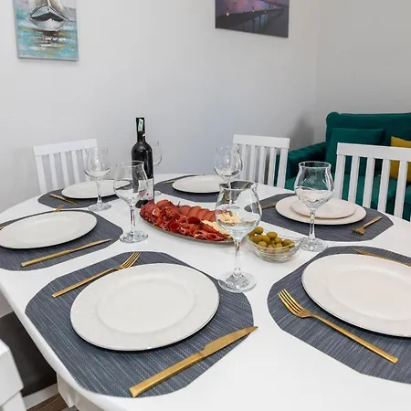 3 Bedroom In Apartament Komarna