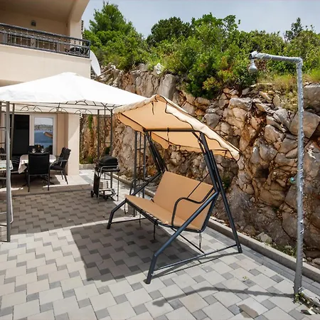 Apartament Lovely In With House Sea View Komarna