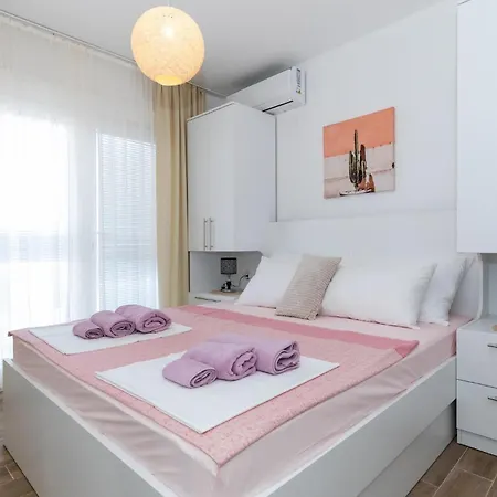 Апартаменты Amazing In With Wifi *